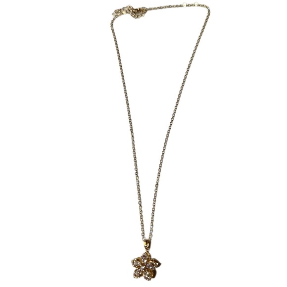 Floral necklaces with adjustable clasp, spinner design with peekaboo petals - Picture 5 of 6